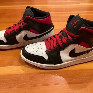 Nike Air Jordan 1 Mid Gym red black toe Men's 8.5 sneakers EUC